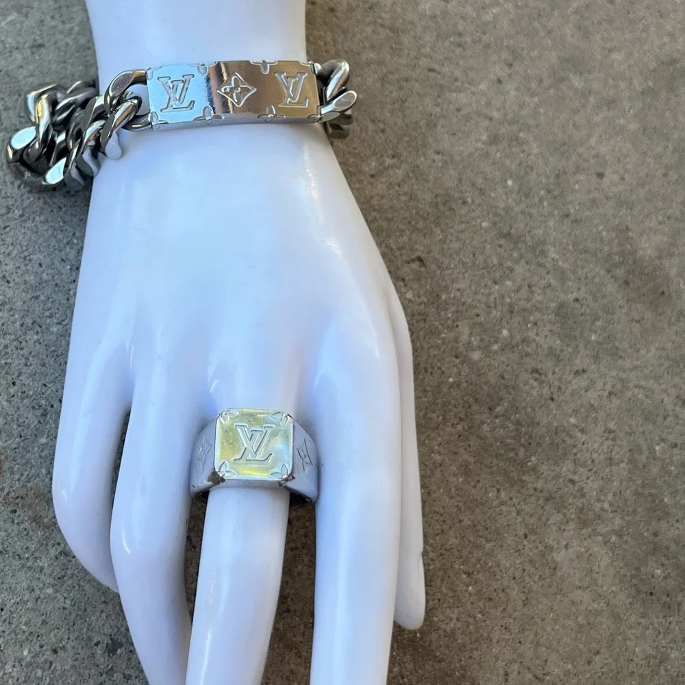 Louis Vuitton Monogram Signed Silver Tone Ring M62487 Ring Men’s M Sz 9 QUALITY - Picture 4 of 15